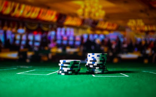 Live Sic Bo dealer table at betogel com with three dice and professional studio setup